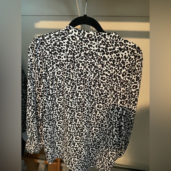 Loft leopard print button-down blouse, size M - Picture 4 of 4